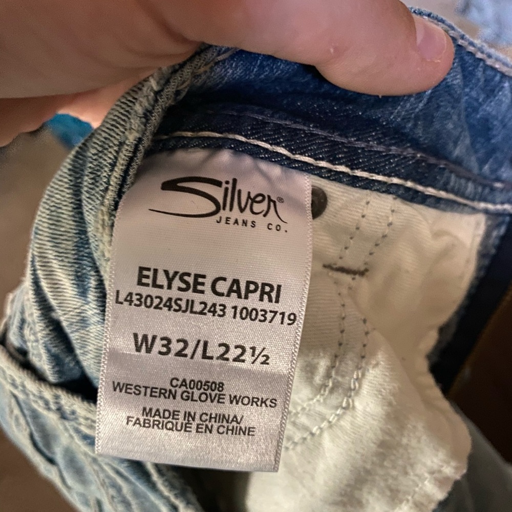 Women’s silver jeans size in pic